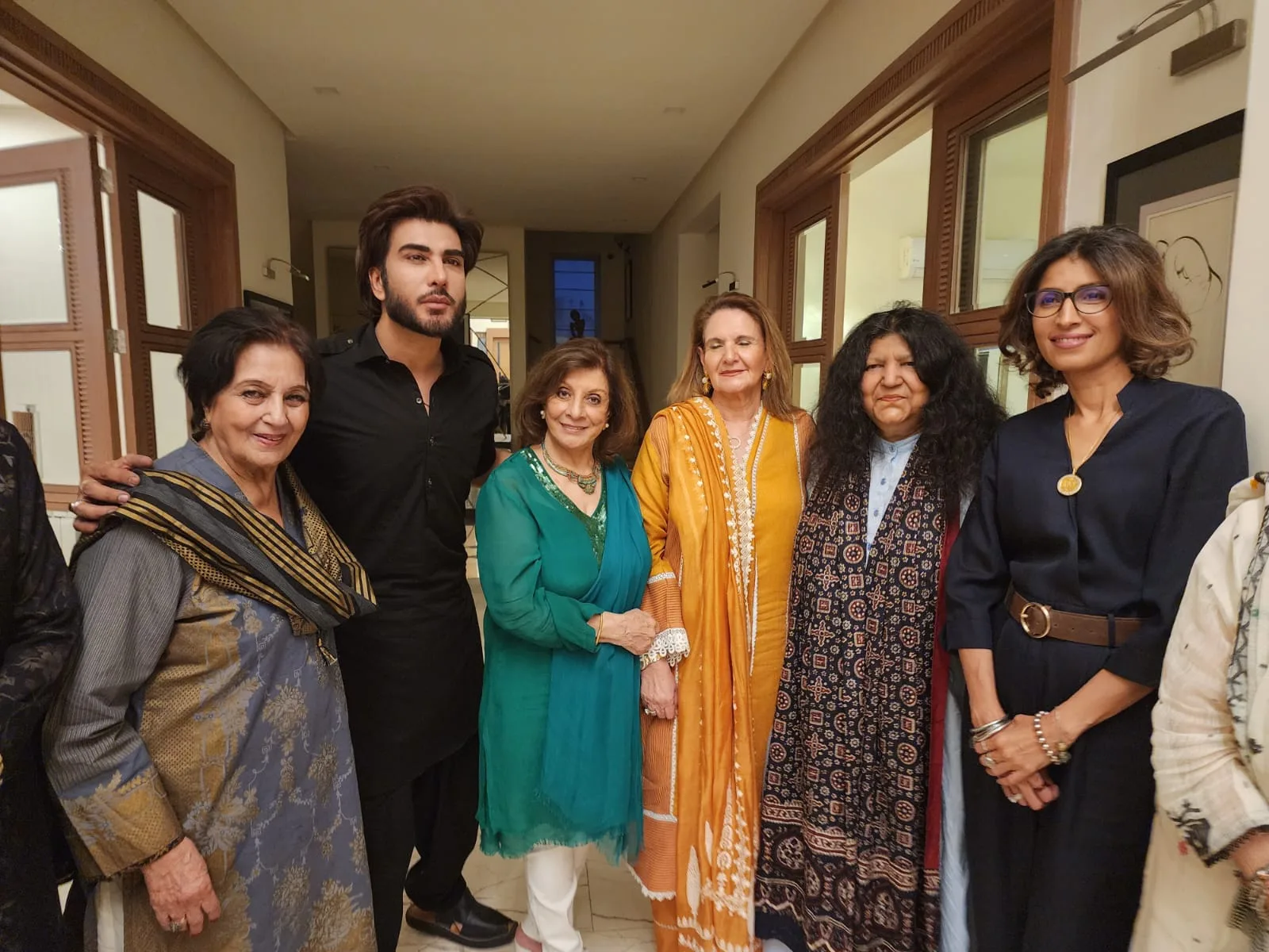 Abida Parveen with friends and fellow artists