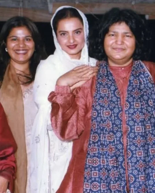 Abida Parveen with Rekha
